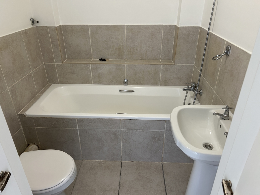 2 Bedroom Property for Sale in Uitzicht Western Cape